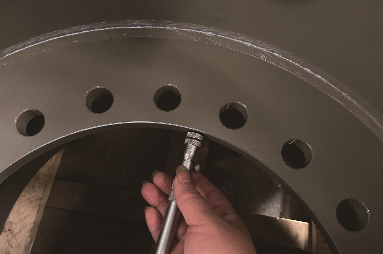 External micrometer to detect internal micrometer to detect the inner diameter of the center hole