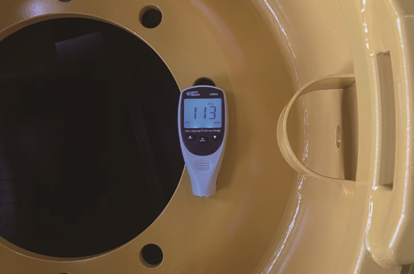 Paint film thickness meter to detect paint thickness
